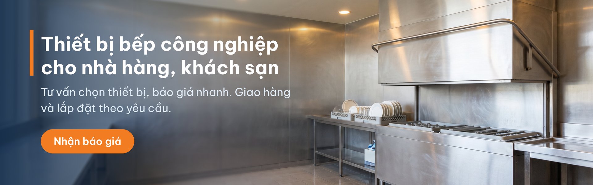 Toàn cảnh gian bếp công nghiệp sạch sẽ với các thiết bị inox xếp gọn (ảnh minh họa)
