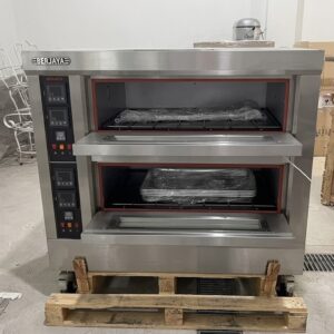 Lò nướng bánh 2 tầng dùng gas Berjaya BJY-G120-2PRM, chụp thực tế, lò nướng hai tầng có khay bên trong, đặt trên pallet
