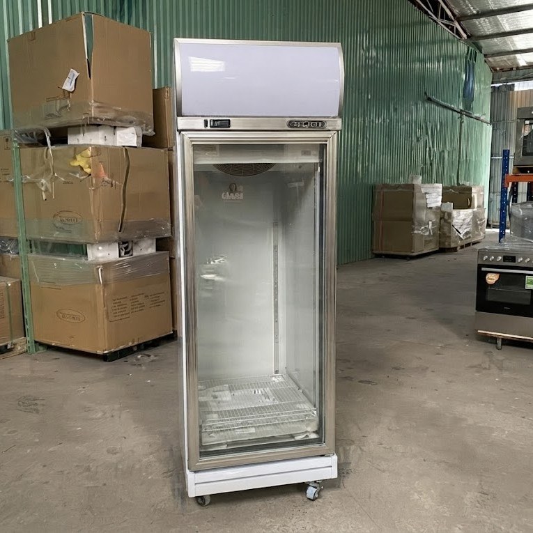 Tủ đông 1 cánh kính Berjaya 1D/DF-SM-EV, chụp thực tế trong kho, một cánh kính, đèn hộp phía trên